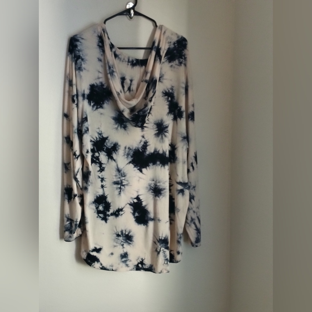 Torrid Hoodie Top Women 3X Blue & Pink Asymmetrical Long Sleeve Soft Knit Relax - Picture 3 of 3